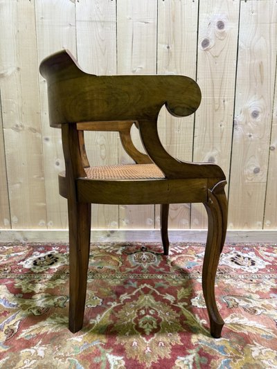 Fauteuil de bureau Louis Philippe en noyer et cannage