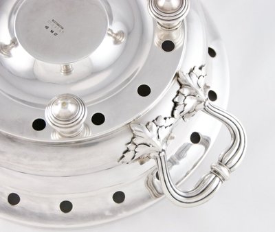 CHRISTOFLE – Chauffe-plat couvert en métal argenté, Paris c. 1870-1880