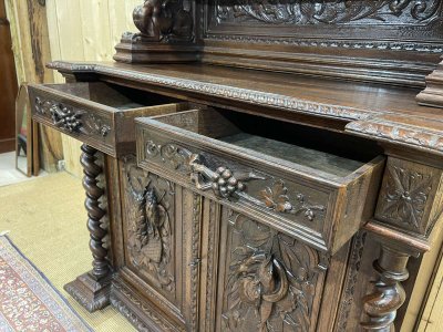 Zweiteiliges Renaissance-Buffet mit Jagd- und Fischereithema