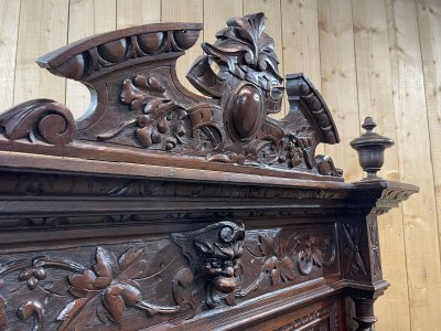 Zweiteiliges Renaissance-Buffet mit Jagd- und Fischereithema