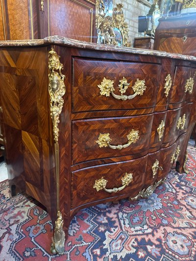COMMODE ARBALETE D’EPOQUE LOUIS XV – 18ème