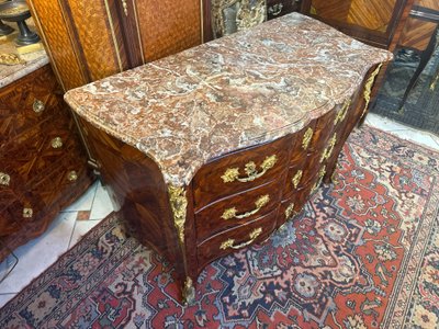 COMMODE ARBALETE D’EPOQUE LOUIS XV – 18ème