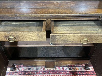 Credenza a due ante in rovere e castagno, lavorazione bretone della fine del XVIII secolo