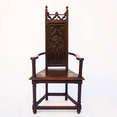 Fauteuil caquetière de style gothique – XIXᵉ siècle