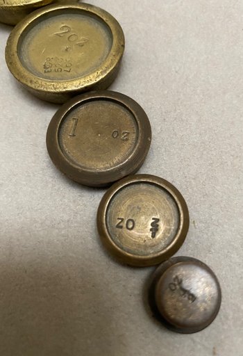 PILE DE POIDS EN BRONZE ET CUIVRE