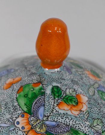 Bonbonnière en Porcelaine à décors de Papillons, Chine – Début XXe