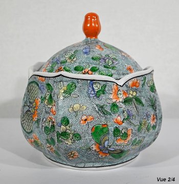 Bonbonnière en Porcelaine à décors de Papillons, Chine – Début XXe