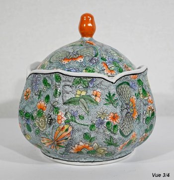 Bonbonnière en Porcelaine à décors de Papillons, Chine – Début XXe