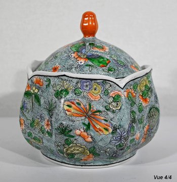 Bonbonnière en Porcelaine à décors de Papillons, Chine – Début XXe