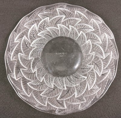 Superbe plat "Les Ormeaux" signé R. Lalique
