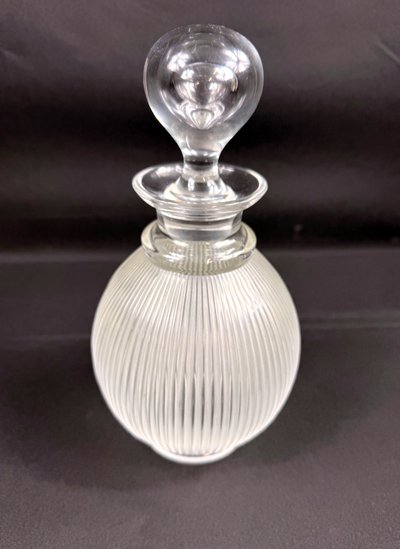 Magnifico decanter in cristallo, modello "Langeais", firmato Lalique France
