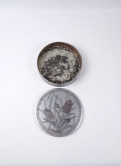 Art Nouveau pewter box or candy dish signed J. Siguet, early 20th century