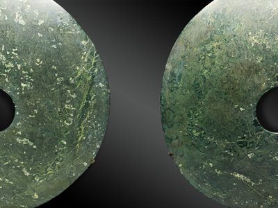 DISQUE Bi - Chine - Pierre marbrée verte vraisemblablement du jade