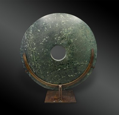 DISQUE Bi - Chine - Pierre marbrée verte vraisemblablement du jade