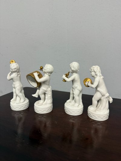 Group N: 4 porcelain musicians, Naples, Capodimonte, 20th century, 12x4cm