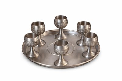 Exceptional pewter drinking service – Medieval and Renaissance style – Pitcher, 6 cups and tray