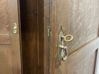 Armadio inglese in quercia dei primi del XX secolo