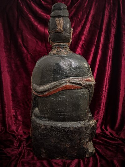 Very rare lacquered wooden statue of a queen, Vietnam, 18th century