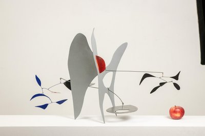 Scultura di Olivier Vonet in metallo laccato nero, blu e rosso. Contemporanea LS66681509