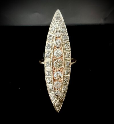 Bague Marquise sertie de 2 carats de diamants