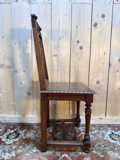 Suite of 8 Neo-Renaissance chairs in walnut