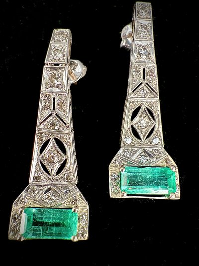 Orecchini Art Déco con smeraldi e diamanti