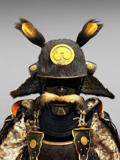 Full bear armor of a Samurai from the Shuhama clan - Sengoku period (1450-1600).
