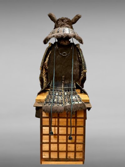 Full bear armor of a Samurai from the Shuhama clan - Sengoku period (1450-1600).