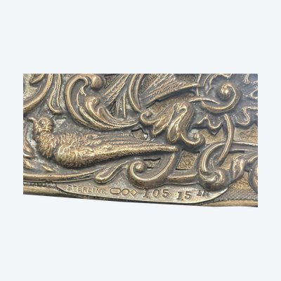 Grand cadre ancien, début du XXe siècle, en argent 925, poinçonné STERLING 105, 42 x 28 cm. Travail soigné.