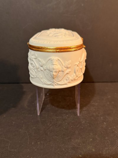 Biscuit tin – Neoclassical decoration – Coquet Limoges