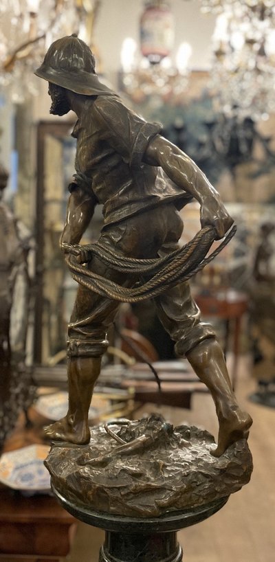 Scultura in bronzo "Il pescatore" di Antoine Bofill 1875-1925