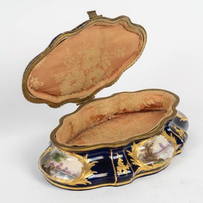 A beautiful Sèvres porcelain jewelry box, late 19th century