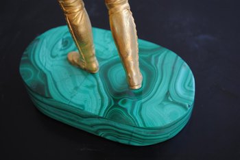Veneur russo in bronzo con terrazza perniciosa in malachite XIX secolo