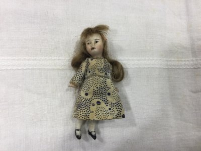 Poupée miniature 
