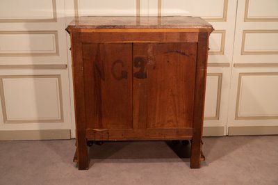 Credenza alta in noce, fine XIX secolo