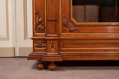 Credenza alta in noce, fine XIX secolo