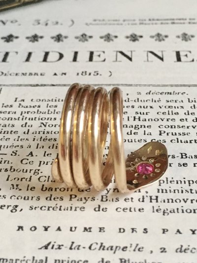 Anello antico in oro rosa 18 carati a forma di serpente