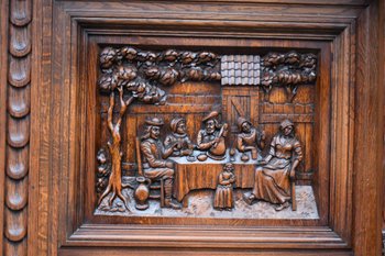 Exceptionnelle Armoire Richement Sculptée Renaissance