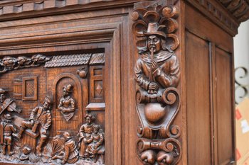 Exceptionnelle Armoire Richement Sculptée Renaissance