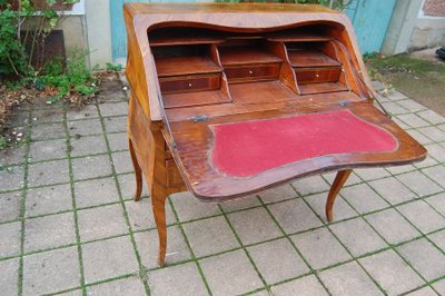 Bureau à Pente époque Louis XV du 18e siècle