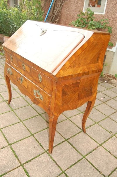 Bureau à Pente époque Louis XV du 18e siècle