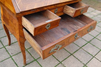 Bureau à Pente époque Louis XV du 18e siècle