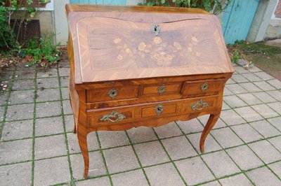 Bureau à Pente époque Louis XV du 18e siècle