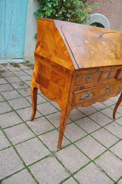 Bureau à Pente époque Louis XV du 18e siècle