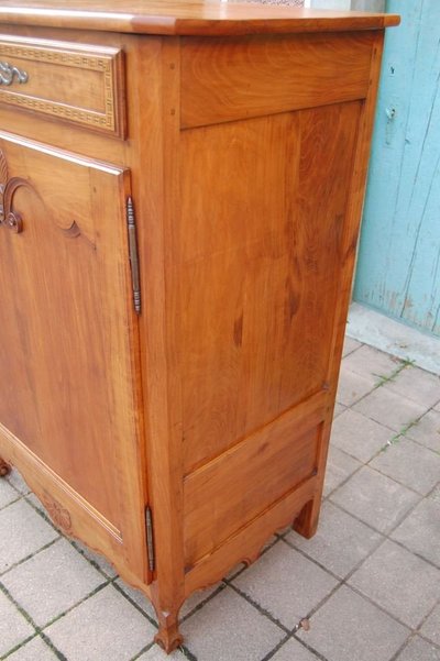 Credenza in ciliegio Luigi XV del XIX secolo