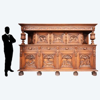 Eccezionale credenza doppia intagliata in stile rinascimentale