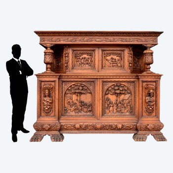 Eccezionale credenza doppia intagliata in stile rinascimentale