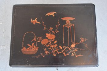Scatola per gioielli giapponese laccata con decorazione di uccelli XIX secolo