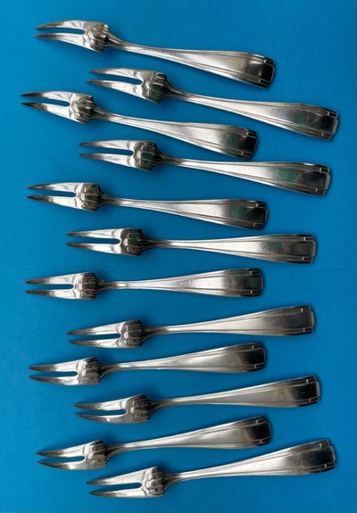 12 snail forks.