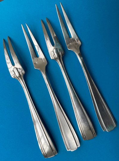 12 snail forks.